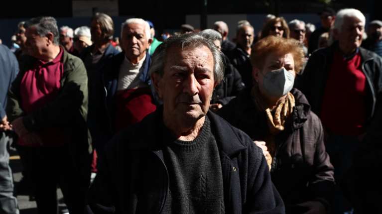 Έρχεται νέα γενιά χαμηλοσυνταξιούχων: Ποιοι παίρνουν 772 ευρώ και 886 ευρώ
