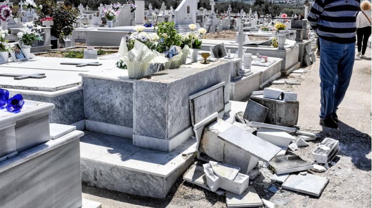 ΤΑΦΟΙ ΕΞΑΜΙΛΙΑ