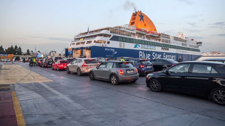 Τραγωδία με 20χρονο ναυτικό στον Πειραιά - Πιάστηκε σε συρόμενη πόρτα στο γκαράζ του πλοίου