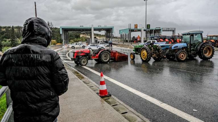 Κινητοποιήσεις αγροτών: Δεκάδες μπλόκα και 6.000 τρακτέρ στους δρόμους - Ποια σημεία είναι κλειστά