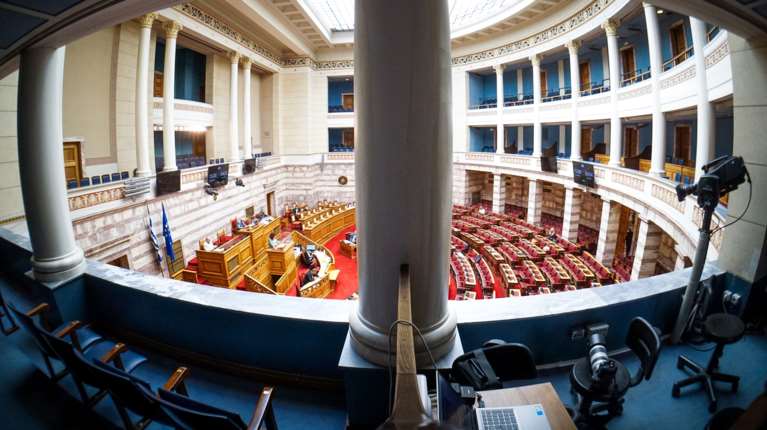 Το παρασκήνιο πίσω από την &quot;περίεργη&quot; τροπολογία για τις offshore εταιρείες συγγενών πολιτικών