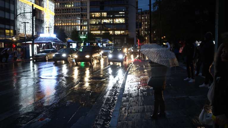 Κακοκαιρία Byron: Σοβαρά προβλήματα, πλημυρισμένοι δρόμοι και καταστροφές σχεδόν σε όλη τη χώρα