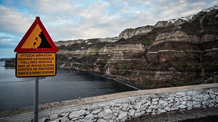 Ανησυχία για τη Σαντορίνη: &quot;Αν γίνει σεισμός πάνω από 6 Ρίχτερ, είναι πιθανή η έκρηξη του ηφαιστείου&quot;