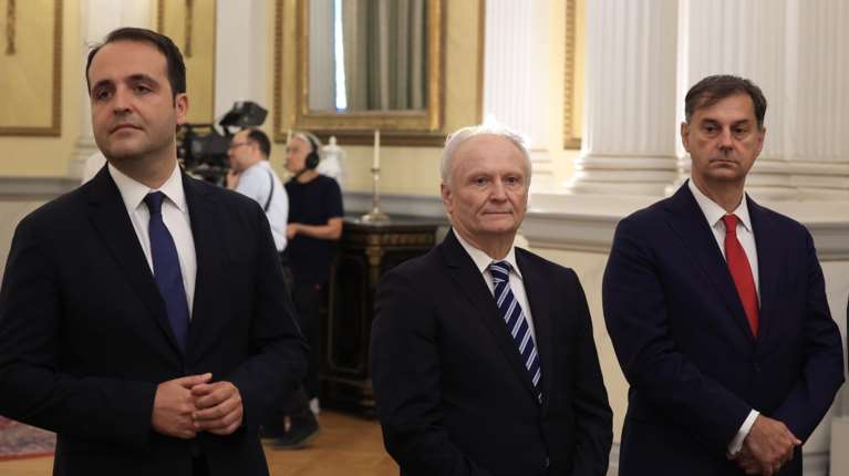 Ποιος είναι ο &quot;τουρίστας&quot; υφυπουργός που έχει πάει στο γραφείο του... τρεις φορές σε 20 μέρες θητείας