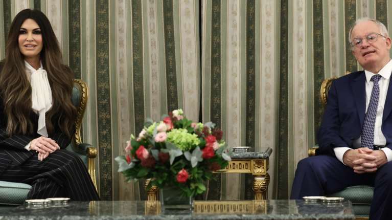 Στο Προεδρικό Μέγαρο η Κίμπερλι Γκίλφοϊλ: Ο διάλογος για Μύκονο και Σαντορίνη με Τασούλα [εικόνες-βίντεο]