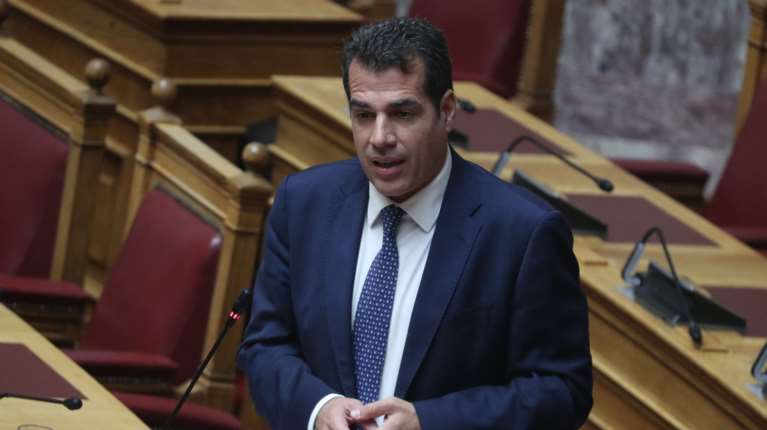 Πλεύρης: Όσοι παίρνουν άσυλο θα μπαίνουν στην αγορά εργασίας - Τι προβλέπει το νέο νομοσχέδιο