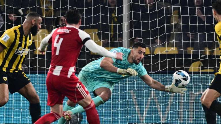 Ισόπαλο 1-1 το ντέρμπι ΑΕΚ-Ολυμπιακος - Ισοφάρισαν με πέναλτι στις καθυστερήσεις οι ερυθρόλευκοι