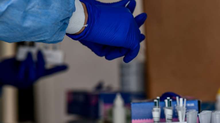 Τζια: Πού μπορεί να οφείλονται τα  κρούσματα γαστρεντερίτιδας - "Να είστε επιφυλακτικοί με τη χρήση του νερού"