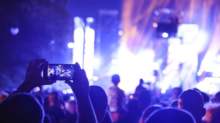 Γνωστός τράπερ στα δίχτυα της ΑΑΔΕ - Αγόραζε πολυτελή αυτοκίνητα και πανάκριβα ρολόγια μέσω μη κερδοσκοπικής εταιρείας