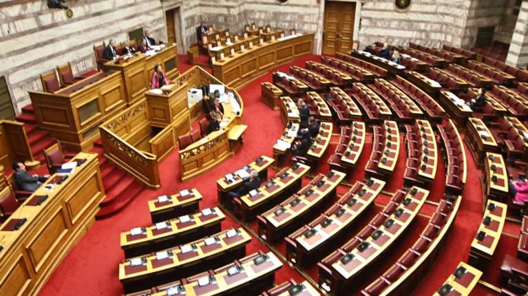 Μέσα από τις ….κάλπες περνάει η συνταγματική αναθεώρηση - Τα "όχι" στην κυβέρνηση και ο αντιπερισπασμός