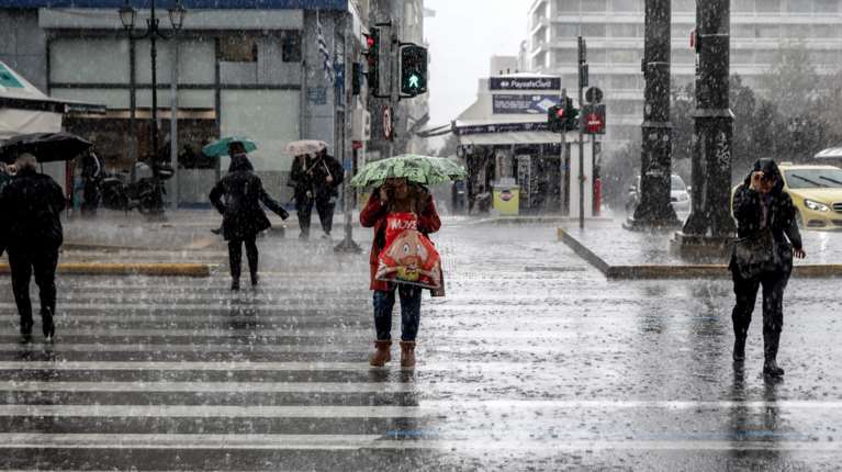 "Χαλάζι, κεραυνοί, υδροστρόβιλοι και ανεμοστρόβιλοι": Ο Μαρουσάκης προειδοποιεί για κακοκαιρία του Σαββατοκύριακου