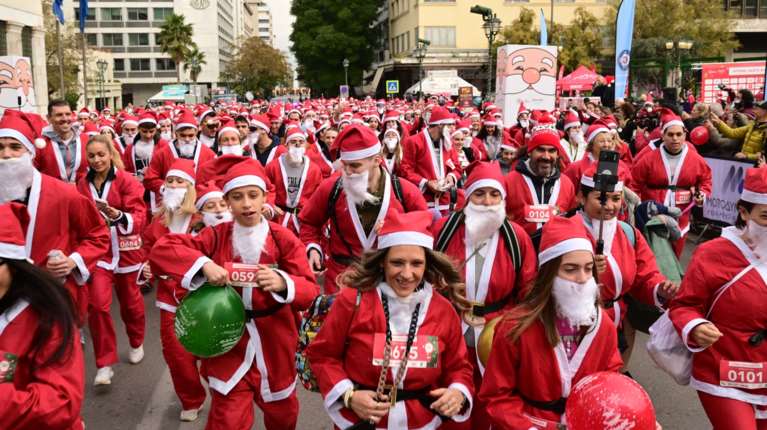 "Βούλιαξε" από Αϊ-Βασίληδες η Αθήνα για το Santa Run - Πάνω από χίλιες συμμετοχές [εικόνες - βίντεο]