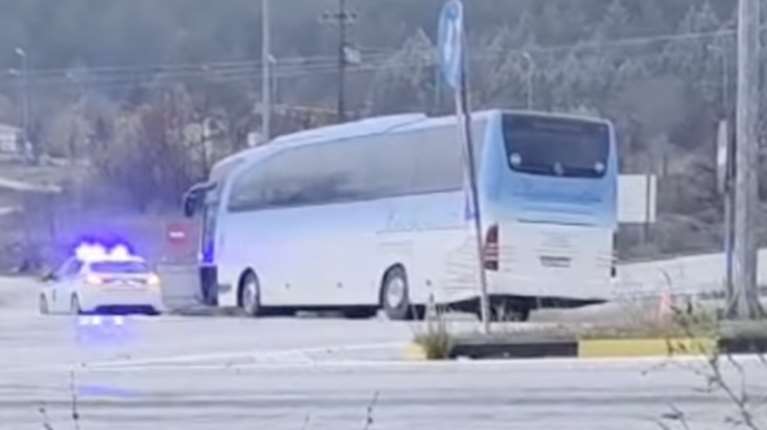 Εκτροπή λεωφορείου στην Πτολεμαΐδα με 40 εργαζόμενους: Νεκρός ο οδηγός από ανακοπή [βίντεο]