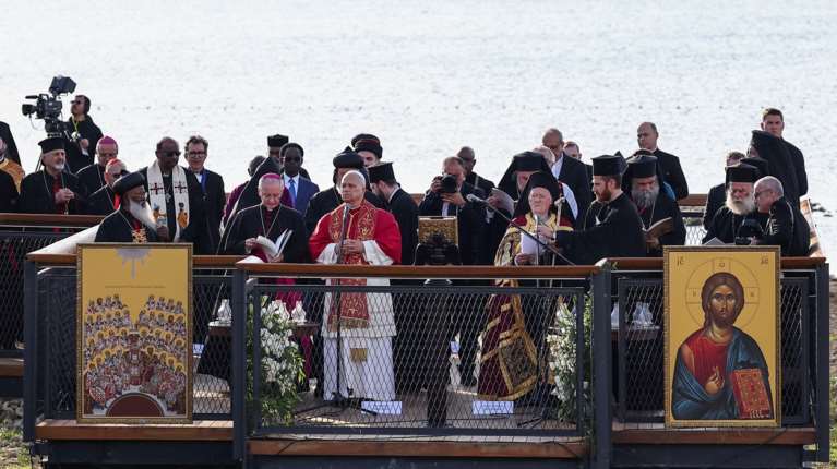 Ιστορική συνάντηση Πατριάρχη και Πάπα στη Νίκαια Βιθυνίας - Κοινό προσκύνημα, απήγγειλαν μαζί το &quot;Πιστεύω&quot; [βίντεο]