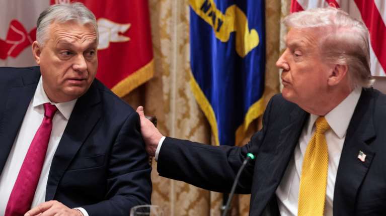 Συνάντηση Τραμπ - Όρμπαν: &quot;Εξετάζουμε εξαίρεση της Ουγγαρίας από τις κυρώσεις στο ρωσικό πετρέλαιο&quot;