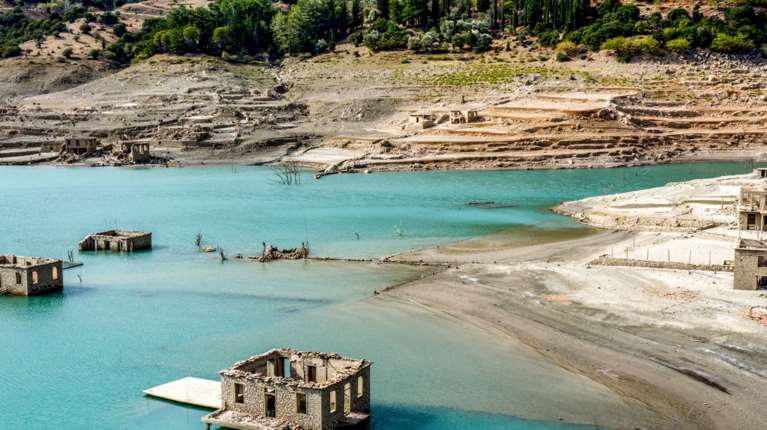 "Παράθυρο" για αυξήσεις στο νερό λόγω λειψυδρίας - Γιατί θα πούμε το νερό... νεράκι αν δεν λάβουμε μέτρα