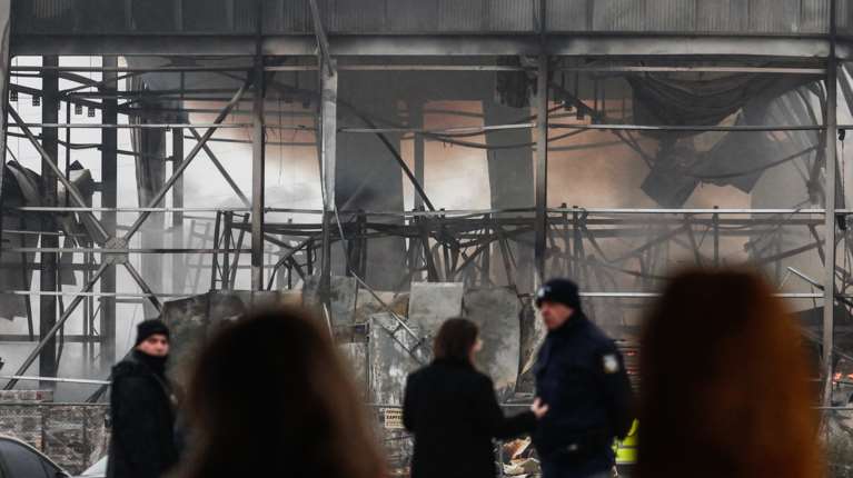 Αποκάλυψη για Τρίκαλα: Το βράδυ αποφασίστηκε να πάνε στο εργοστάσιο 12 αντί για 30 εργαζόμενοι λόγω κοπής πίτας