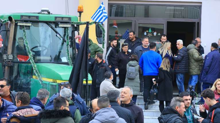 Ανυποχώρητοι στα μπλόκα οι αγρότες: Κλιμακώνουν τις κινητοποιήσεις, στέλνουν λίστα με αιτήματα στον Μητσοτάκη