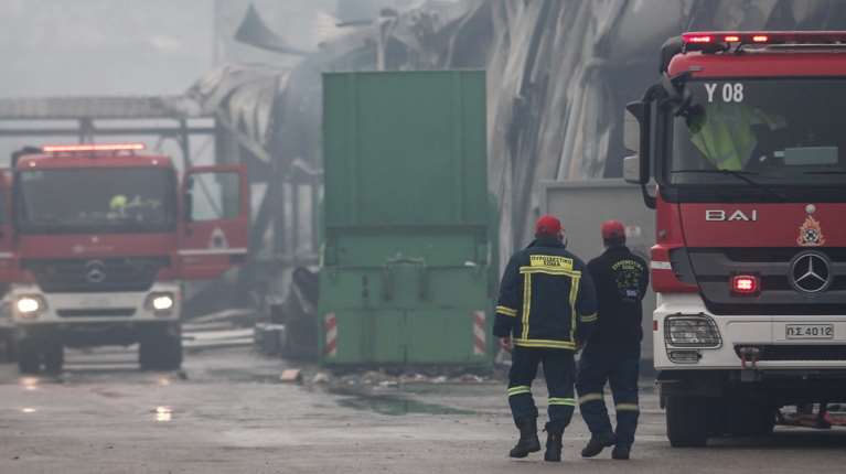 Σφοδρή πολιτική σύγκρουση για την τραγωδία στο εργοστάσιο Βιολάντα - Τι προβλεπόταν για τους ελέγχους πυρασφάλειας