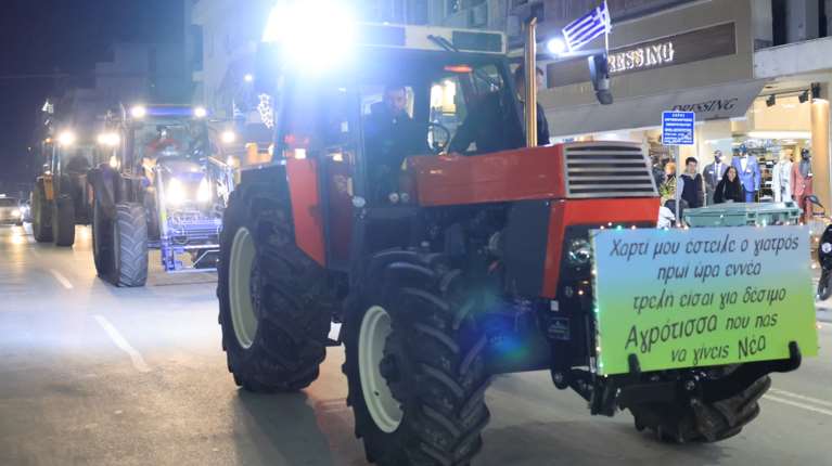 Σκληραίνουν τη στάση τους αγρότες και κυβέρνηση: Ο "εμφύλιος" στα μπλόκα και το plan B με πρόστιμα στα τρακτέρ