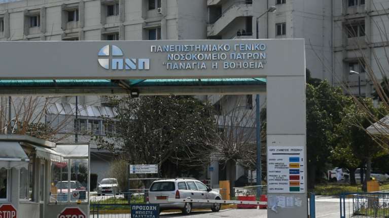 &quot;Μας έγνεψε, άνοιξε τα χέρια της και μας αγκάλιασε&quot;: Συγκινεί ο γιατρός για τη 14χρονη από την Κεφαλονιά