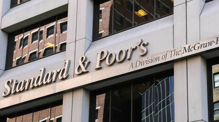 Πράσινο φως από Standard &amp; Poor&#39;s στην πρόωρη εξόφληση των δανείων του πρώτου μνημονίου