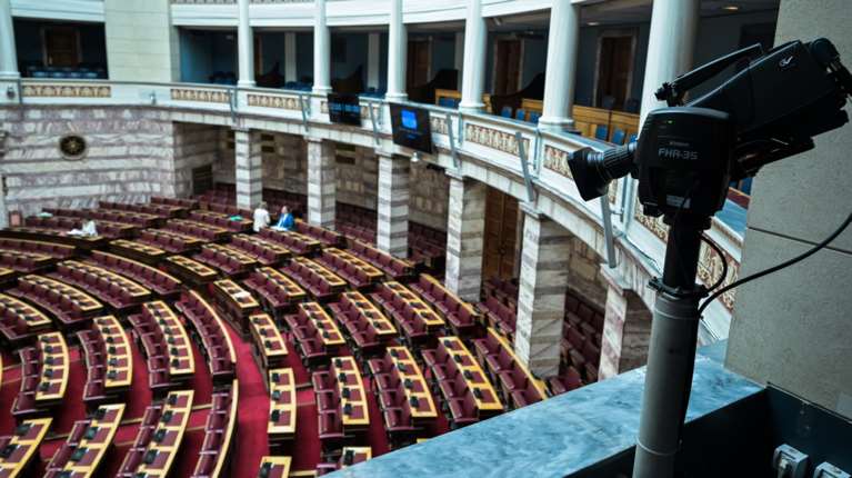 48ωρη μάχη κυβέρνησης – αντιπολίτευσης στη Βουλή για τον ΟΠΕΚΕΠΕ: Live η συζήτηση για την εξεταστική