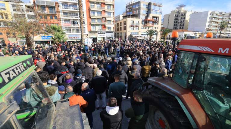 Το αγροτικό μέτωπο ταράζει τη ΝΔ: &quot;Μας κοροϊδεύετε;&quot; - Ηλεκτρισμένο το κλίμα στους βουλευτές