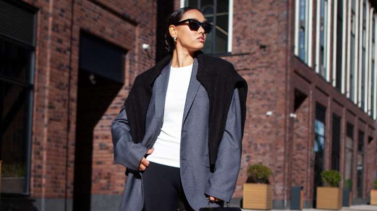 Το πιο stylish combo που φορούν τώρα τα it-girls βρίσκεται ήδη στην ντουλάπα σου