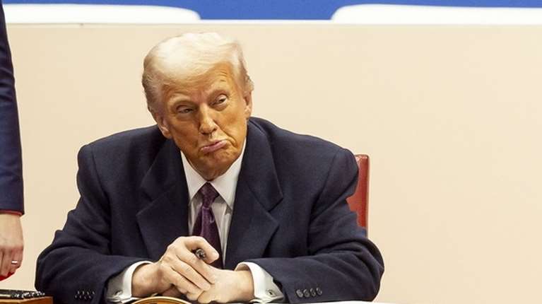 Τραμπ στο Νταβός: &quot;Μειώστε τις τιμές πετρελαίου και τα επιτόκια&quot;