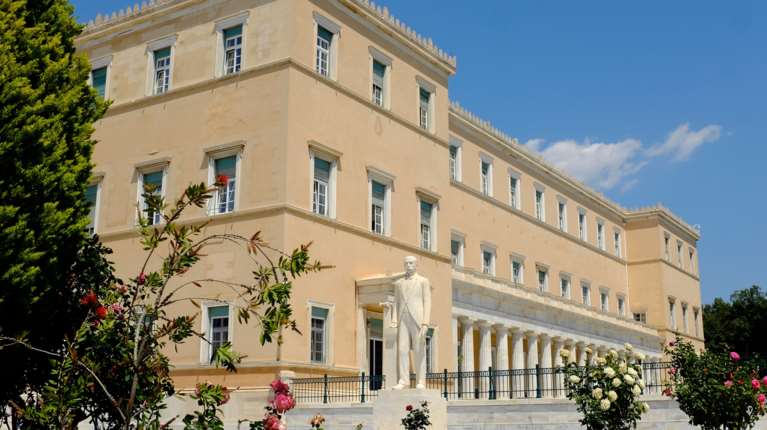 Τα μεγάλα πρότζεκτ του Ταμείου Ανάκαμψης το 2025: Στεγαστικό, ενέργεια, αγορά εργασίας και δικαιοσύνη