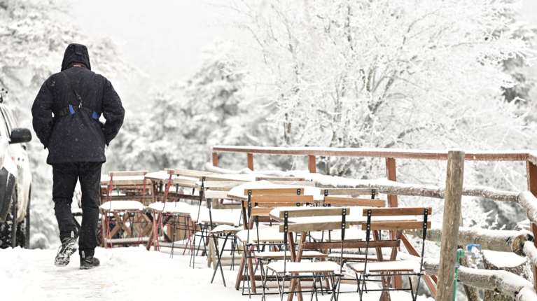 Ψυχρή εισβολή: Μηδενικές θερμοκρασίες και χιόνια την παραμονή Πρωτοχρονιάς και ανήμερα - Πού θα το "στρώσει"