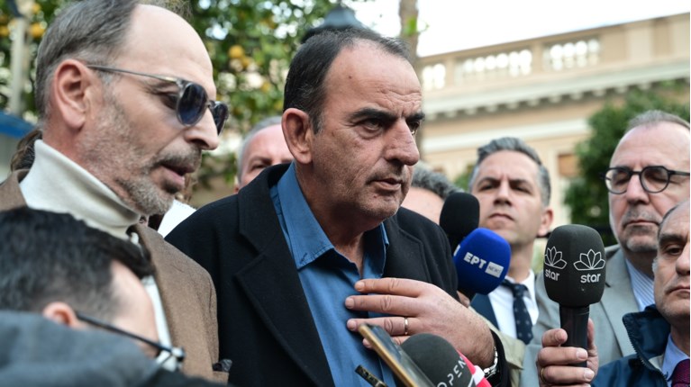 Αγροτες κάνουν δηλώσεις στο Μαξίμου