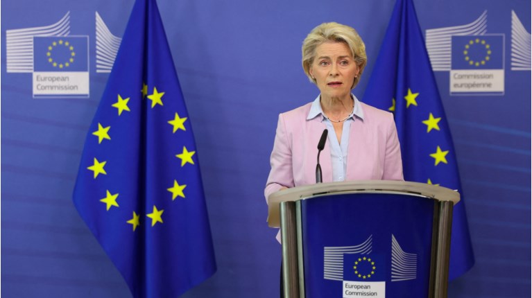 ΟΥΡΣΟΥΛΑ ΦΟΝ ΝΤΕΡ ΛΑΙΕΝ