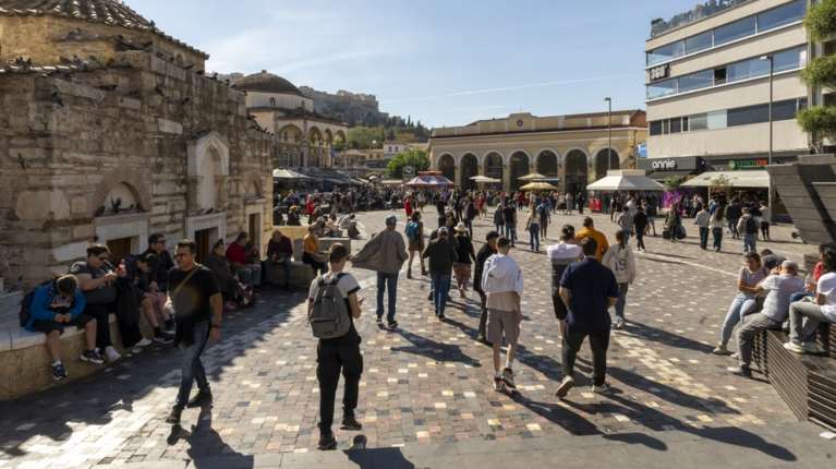 Πόσο θα αυξηθεί ο κατώτατος μισθός το 2026 - Ολα τα σενάρια