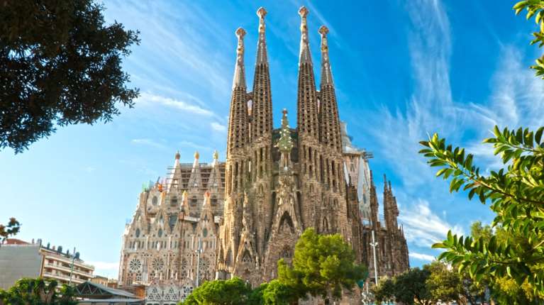 Η Σαγράδα Φαμίλια στη Βαρκελώνη έγινε η ψηλότερη εκκλησία στον κόσμο - Εχει πλέον ύψος 162,91 μέτρα [βίντεο]