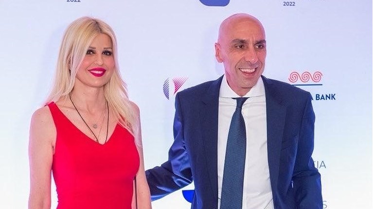 Έλενα Ράπτη