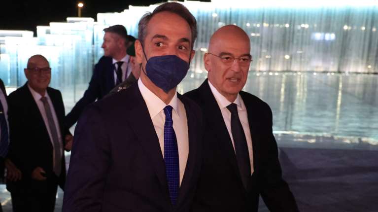 Η κοινή εμφάνιση  Μητσοτάκη - Δένδια με στόχο να πέσουν οι τόνοι - Εικόνα ενότητας στο εντυπωσιακό νέο Πεντάγωνο