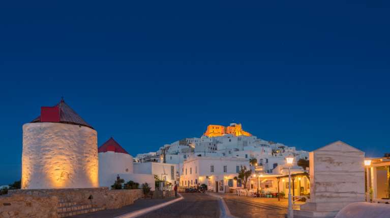 Εναλλακτικό Πάσχα στην Αστυπάλαια: Μυρωδιές κανέλλας-γαρύφαλλου, κατάνυξη, λαμπριανό και λαζαράκια