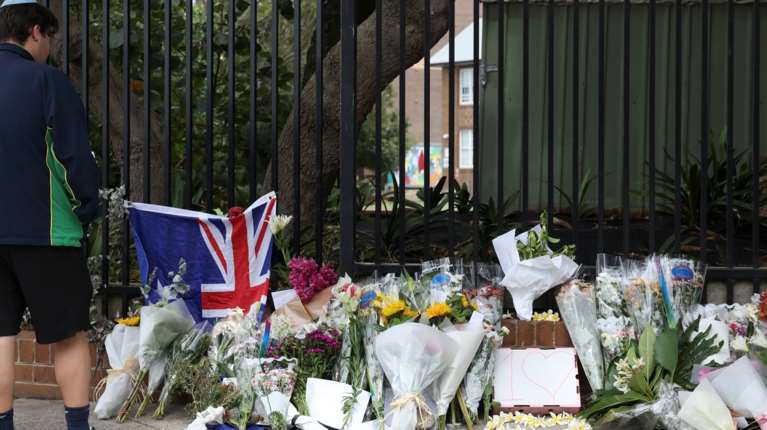 Σίδνεϊ: 16 οι νεκροί του μακελειού, από 10 έως 87 ετών -Πατέρας και γιος οι δράστες, έρευνα για σχέσεις με τον ISIS