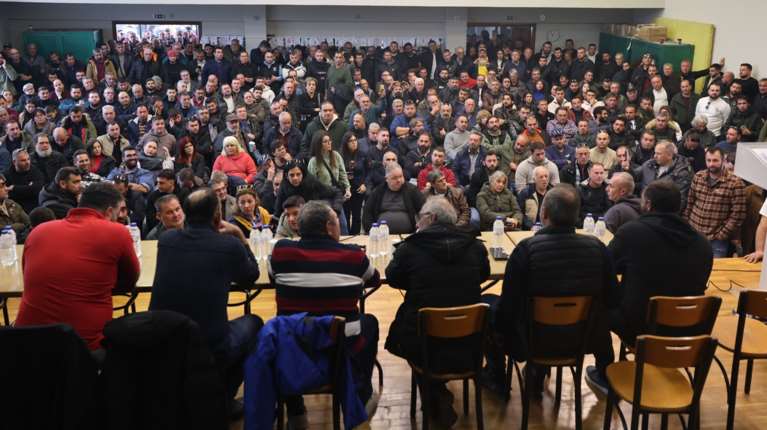 Σε εξέλιξη η συνέλευση των αγροτών στα Μάλγαρα:  Πού υπάρχουν διακοπές και εκτροπές στην Αθηνών - Λαμίας