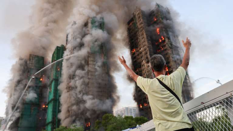 Χονγκ Κονγκ: Η φονική πυρκαγιά προκλήθηκε από παραβιάσεις ασφαλείας εκ μέρους των εργολάβων