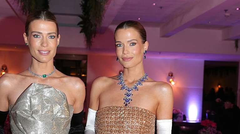 Οι πανέμορφες δίδυμες ανιψιές της πριγκίπισσας Νταϊάνα κλέβουν την παράσταση στον ετήσιο χορό στην Όπερα της Βιέννης