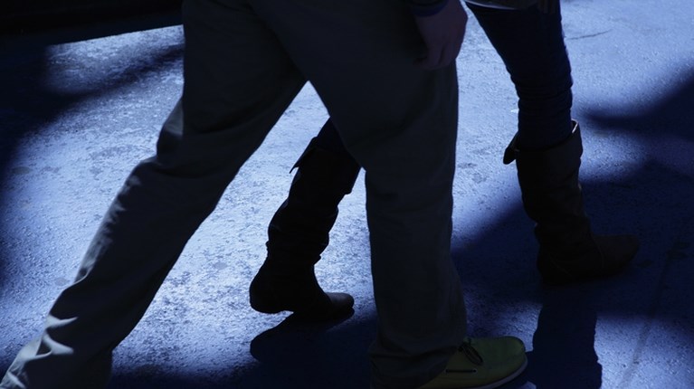 ΒΙΑ ΑΝΗΛΙΚΩΝ