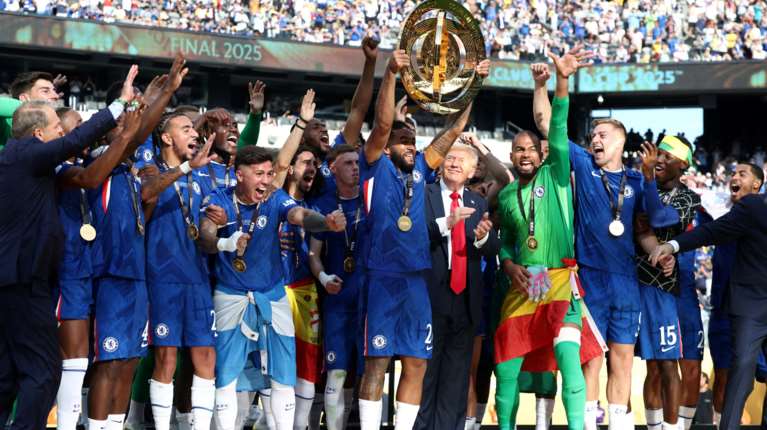 Παγκόσμιο Κύπελλο Συλλόγων: Ο Τραμπ &quot;χάλασε&quot; την απονομή - Του είπαν να φύγει από το βάθρο αλλά δεν ήθελε