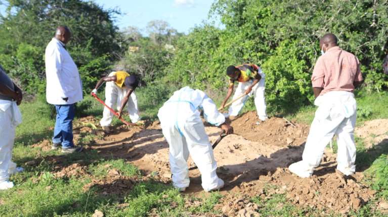 Θρίλερ στην Κένυα: Νέες εκταφές πτωμάτων που λιμοκτόνησαν ή στραγγαλίστηκαν από αίρεση - Ανασύρθηκαν ακόμη 9 νεκροί