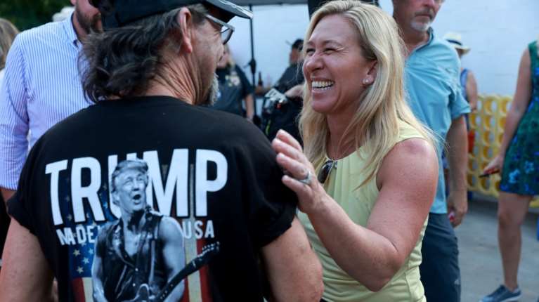 Η MAGA που άλλαξε και πολεμάει τον Τραμπ: Ποια είναι η Μάρτζορι Τέιλορ Γκριν που &quot;αγάπησαν&quot; οι Δημοκρατικοί