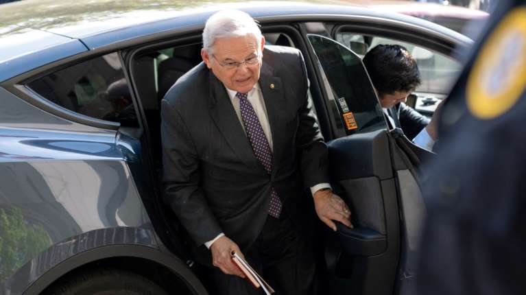 ΗΠΑ: Κάθειρξη τουλάχιστον 15 ετών για τον πρώην γερουσιαστή Ρόμπερτ Μενέντεζ ζητούν οι εισαγγελικές αρχές