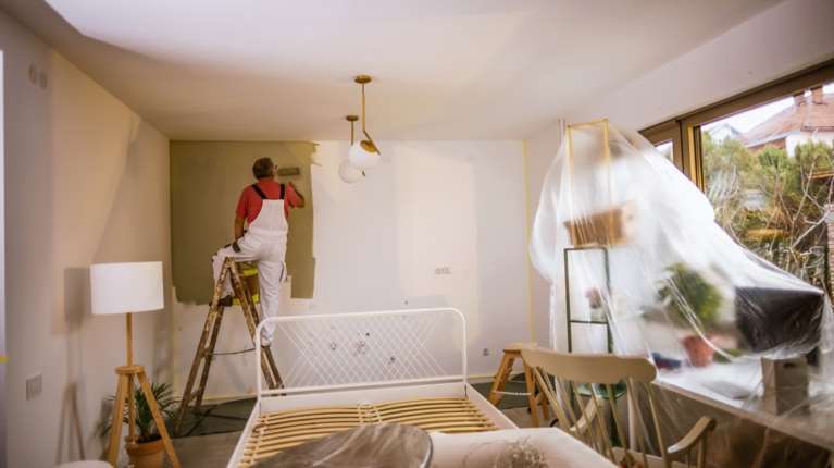 Ποια μέτρα προωθούνται για τη στεγαστική κρίση: Τα νέα πρόγράμματα "Κατασκευάζω-Νοικιάζω" και "Ανακαινίζω-Νοικιάζω"