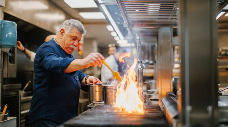 Το Βαρούλκο του Λευτέρη Λαζάρου ανάμεσα στα 1.000 καλύτερα εστιατόρια του κόσμου